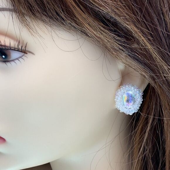 White iridescent hand beaded pierced earrings fabulous colors and artist design - Picture 4 of 15